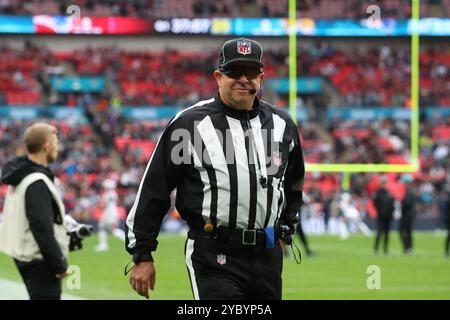 Wembley Stadium, Londra, Regno Unito. 20 ottobre 2024. NFL UK Football, New England Patriots contro Jacksonville Jaguars; umpire Bryan Neale Credit: Action Plus Sports/Alamy Live News Foto Stock