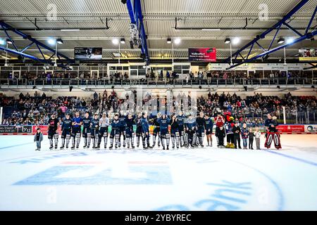 Jubel, Freude bei den Iserlohn Roosters nach dem Heimsieg über die Kölner Haie, GER, Iserlohn Roosters vs. Koeler Haie, Eishockey, Penny-DEL, 11. Spieltag, Spielzeit 2024/2025, 20.10.2024, foto: Jonas Brockmann/Eibner-Pressefoto Foto Stock