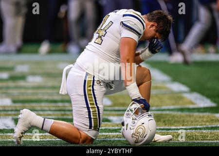 Atlanta, Georgia. 19 ottobre 2024. Harrison Moore (44) di Georgia Tech prima della partita di football della NCAA con i Notre Dame Fighting Irish e i Georgia Tech Yellow Jackets, giocati al Mercedes Benz Stadium di Atlanta, Georgia. Notre Dame sconfigge Georgia Tech, 31-13. Cecil Copeland/CSM/Alamy Live News Foto Stock