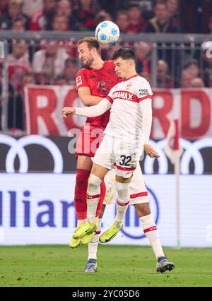 Harry Kane, FCB 9 gareggiano per il pallone, tackle, duello, colpo di testa, zweikampf, azione, lotta contro Fabian Rieder, VFB 32 nella partita FC BAYERN MUENCHEN - VFB STUTTGART 4-0 il 19 ottobre 2024 a Monaco, Germania. Stagione 2024/2025, 1.Bundesliga, FCB, München, giorno 7, 7.Spieltag fotografo: Peter Schatz - LE NORMATIVE DFL VIETANO QUALSIASI USO DI FOTOGRAFIE come SEQUENZE DI IMMAGINI e/o QUASI-VIDEO - Foto Stock