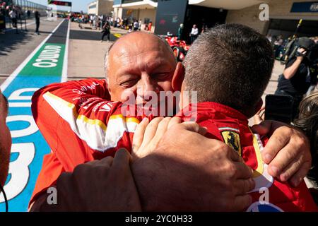 Austin, Stati Uniti. 20 ottobre 2024. Il direttore della Scuderia Ferrari Fred Vasseur festeggia con il suo team dopo il Gran Premio di Formula 1 degli Stati Uniti sul circuito delle Americhe di Austin, Texas, domenica 20 ottobre 2024. Foto di Greg Nash/UPI credito: UPI/Alamy Live News Foto Stock