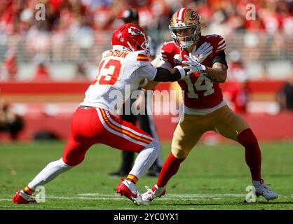 Santa Clara, Stati Uniti. 20 ottobre 2024. Ricky Pearsall (14) dei San Francisco 49ers si schierò contro Nazeeh Johnson dei Kansas City Chiefs (13) nel primo quarto al Levi's Stadium di Santa Clara, California, domenica 20 ottobre 2024. (Foto di Nhat V. Meyer/Bay area News Group/TNS/Sipa USA) credito: SIPA USA/Alamy Live News Foto Stock