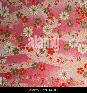 Motivi tradizionali giapponesi con tema floreale su sfondo rosa. Foto Stock