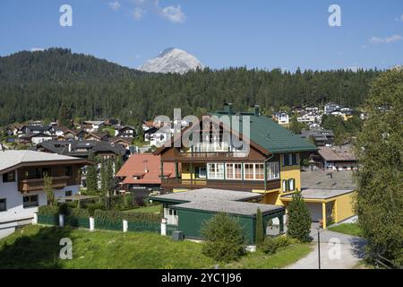 Vista del paese, Seefeld, Alpi, Tirolo, Austria, Europa Foto Stock