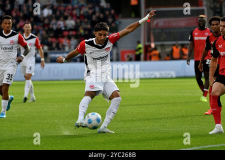 Leverkusen, Germania. 19 ottobre 2024. Fussball; Spieltag 07; 1. Bundesliga; Saison 2024/2025; Bayer Leverkusen gegen Eintracht Frankfurt am 19.10.2024 a Leverkusen. UBz: 07 Omar Marmoush, Eintracht Frankfurt. Credito: dpa/Alamy Live News Foto Stock