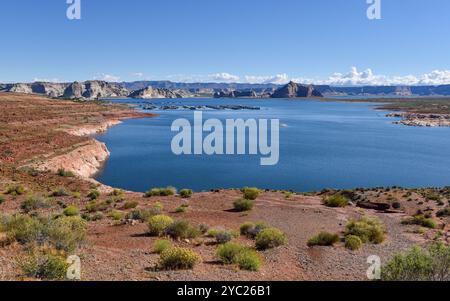 Splendida vista del lago Powell in una giornata di sole (Arizona) Foto Stock