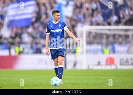 Ulm, Germania. 20 ottobre 2024. Calcio: Bundesliga 2, SSV Ulm 1846 - Karlsruher SC, Matchday 9, Donaustadion. Karlsruhe è Marvin Wanitzek in azione. Credito: Harry Langer/dpa - NOTA IMPORTANTE: In conformità con le normative della DFL German Football League e della DFB German Football Association, è vietato utilizzare o far utilizzare fotografie scattate nello stadio e/o della partita sotto forma di immagini sequenziali e/o serie di foto video./dpa/Alamy Live News Foto Stock