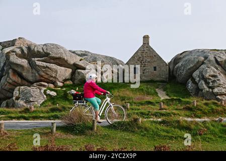 Costa di Meneham, casa di guardia di Vauban, Kerlouan, Finistere, Bretagne, Francia, Europa Foto Stock