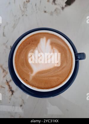 Caffè la mattina, caffè con latte Foto Stock