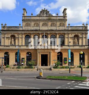 L'edificio della Royal West of England Academy of Art, Bristol. REGNO UNITO. Presa ottobre 2024. Autunno Foto Stock