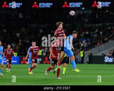 Sydney, Australia. 19 ottobre 2024. Ben Holliday n. 12 visto in azione durante la partita A-League 24/25 tra Sydney FC e Western Sydney Wanderers FC. Il Western Sydney Wanderers FC cadde 2-1 contro il Sydney FC. (Foto di Arif Karim/SOPA Images/Sipa USA) credito: SIPA USA/Alamy Live News Foto Stock