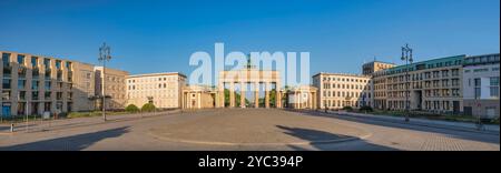 Berlino Germania, panorama della città alla porta di Brandeburgo (Brandenburger Tor) Foto Stock