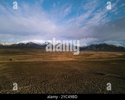 Steppa del deserto sulle Ande vicino a Uspallata, Argentina. Vista aerea. Foto Stock