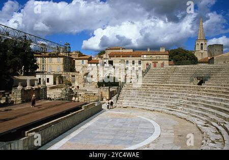 Il teatro romano del i secolo ad Arles, Provenza, Francia Foto Stock