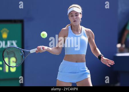 La tennista russa Anna Kalinskaya in azione agli US Open 2024 Championships, Billie Jean King Tennis Center, Queens, New York, USA. Foto Stock