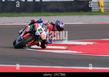 (21) Michael Ruben Rinaldi, italiano del Team Motocorsa Racing, cavalca Ducati Panigale V4R in azione durante il Campionato del mondo FIM Motul Superbike Foto Stock