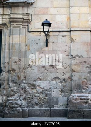 Sant Felip Neri questa piazza nel quartiere gotico riflette ancora le stampe della guerra civile spagnola del 1936 Foto Stock