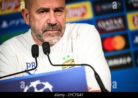 Peter BOSZ del PSV Eindhoven durante la conferenza stampa del PSV Eindhoven in vista della partita di calcio della UEFA Champions League tra il Paris Saint-Germain e il PSV Eindhoven il 21 ottobre 2024 allo stadio Parc des Princes di Parigi, in Francia Foto Stock