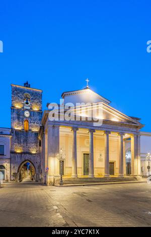 Cattedrale di Isernia, cattedrale di San Pietro Apostolo, Isernia, Molise, Italia Foto Stock