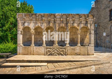 Fontana Fraterna, Fontana fraterna, Piazza Giosuè Carducci, Isernia, Molise, Italia Foto Stock