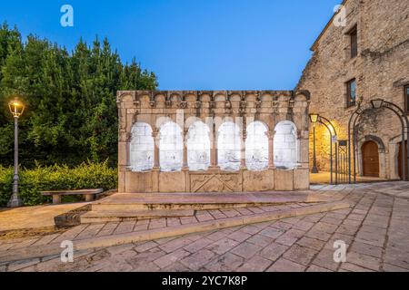 Fontana Fraterna, Fontana fraterna, Piazza Giosuè Carducci, Isernia, Molise, Italia Foto Stock