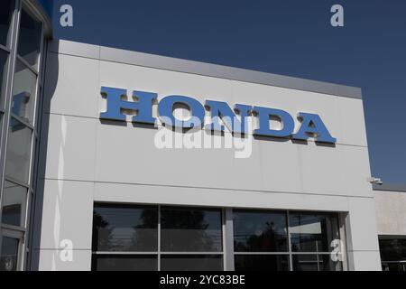 North Olmsted - 18 ottobre 2024: Concessionaria di auto e SUV Honda. Honda si è costruita una solida reputazione per la qualità, l'affidabilità e la lunga durata dei veicoli Foto Stock