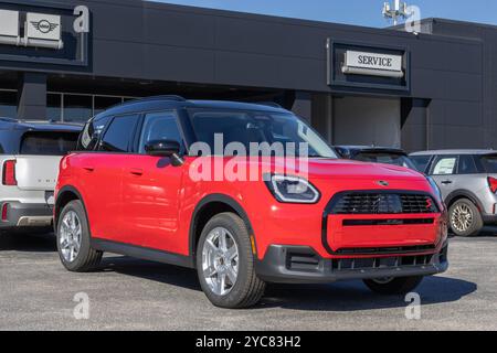 Indianapolis - 20 ottobre 2024: Mostra MINI Countryman S ALL4. MINI offre la Countryman con un motore TwinPower Turbo 4 cilindri da 241 CV e 2,0L. IL MIO: 20 Foto Stock