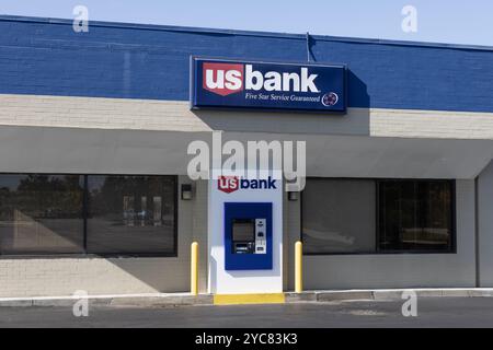 North Olmsted - 18 ottobre 2024: U.S. Bank e filiale di prestito e ATM. La US Bank è la quinta più grande banca degli Stati Uniti. Foto Stock