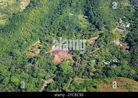 Una splendida vista aerea delle sette Terre colorate di Chamarel, Mauritius. L'unica formazione geologica presenta sette diversi colori di forma di sabbia Foto Stock
