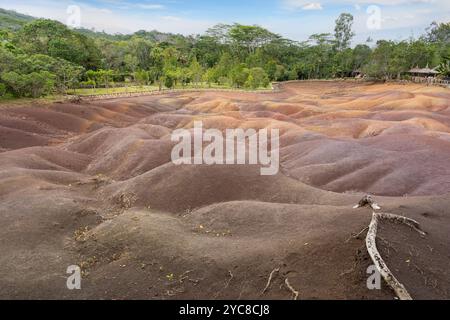 Le iconiche sette Terre colorate di Chamarel, Mauritius. Questa meraviglia naturale presenta dune di sabbia colorate formate da cenere vulcanica e minerali. Un must Foto Stock