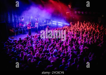 Copenaghen, Danimarca. 21 ottobre 2024. Il gruppo punk rock inglese Frank Carter e i Rattlesnakes si esibiscono dal vivo all'Amager Bio di Copenaghen. Foto Stock