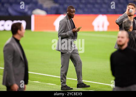 Madrid, Spagna. 21 ottobre 2024. Serhou Guirassy del Borussia Dortmund in campo davanti alla partita di calcio della settimana 3 della UEFA Champions League 2024/2025 contro il Real Madrid CF allo stadio Santiago Bernabeu. (Foto di Federico Titone/SOPA Images/Sipa USA) credito: SIPA USA/Alamy Live News Foto Stock