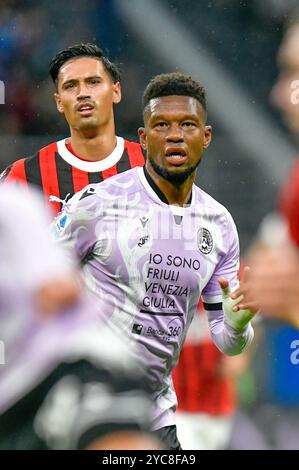 Milano, Italia. 19 ottobre 2024. Christian Kabasele (27) dell'Udinese visto durante la partita di serie A tra l'AC Milan e l'Udinese al San Siro di Milano. Foto Stock