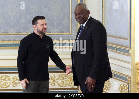 Non esclusiva: KIEV, UCRAINA - 21 OTTOBRE 2024 - il Segretario alla difesa degli Stati Uniti Lloyd Austin (R) e il Presidente dell'Ucraina Volodymyr Zelenskyy sono raffigurati d Foto Stock