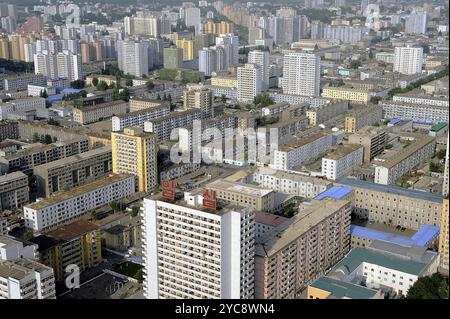 08.08.2012, Pyongyang, Corea del Nord, Asia, Una vista del centro di Pyongyang dalla Torre Juche. L'architettura degli edifici nordcoreani è semplice Foto Stock