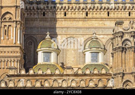 Piccole cupole barocche laterali della Cattedrale di Palermo di Ferdinando fuga, Sicilia, Italia, Europa Foto Stock