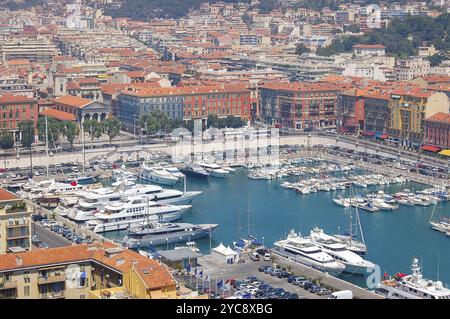 Vista del porto di Nizza dal Parc de la colline du Chateau, Costa Azzurra, Francia, Europa Foto Stock