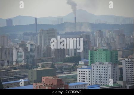 09.08.2012, Pyongyang, Corea del Nord, Asia, Una vista del centro di Pyongyang dall'alto. L'architettura degli edifici nordcoreani è semplice e usuale Foto Stock