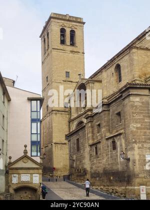 La storia della Chiesa (Iglesia) di Santiago el Real risale a quando Santiago presumibilmente predicò in questa zona, Logrono, la Rioja, Spagna, Europa Foto Stock