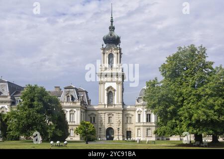 La torre centrale del Palazzo Festetics a Keszthely, Ungheria, Europa Foto Stock