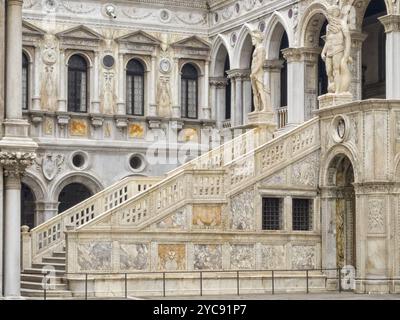 La Scala dei Giganti nel cortile del Palazzo Ducale, Venezia, Veneto, Italia, Europa Foto Stock