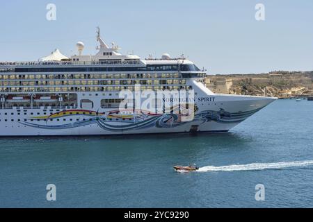 Nave da crociera Norwegian Spirit a Fort Ricasoli, la Valletta, Malta, Europa Foto Stock