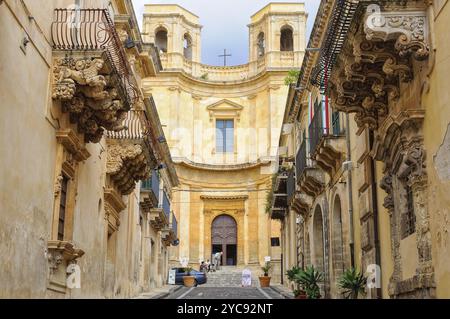 Chiesa di Montevergine e i balconi del Palazzo Villadorata (Palazzo Nicolaci), noto, Sicilia, Italia, 18 ottobre 2011, Europa Foto Stock