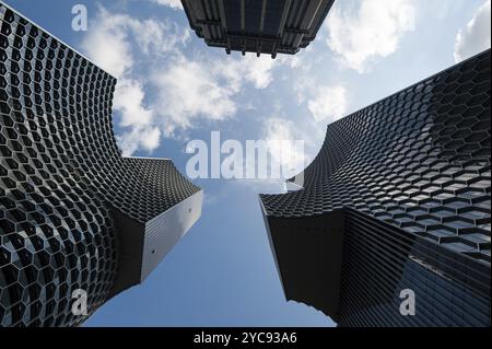 03/02/2018, Singapore, Repubblica di Singapore, Asia, veduta delle due torri del progetto DUO dell'architetto tedesco Ole Scheeren. Il develo ad uso misto Foto Stock