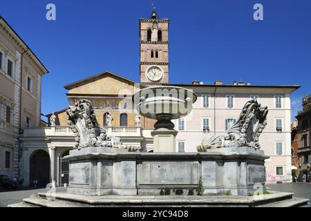 Fontana di piazza Santa Maria in Trastevere, la più antica chiesa mariana di Roma, Santa Maria in Trastevere, quartiere Trastevere, Roma, regione Lazio Foto Stock