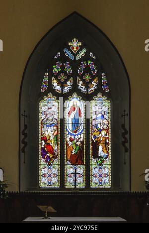 Vetrate colorate della Chiesa Anglicana di San Luca, Richmond, Tasmania, Australia, Oceania Foto Stock