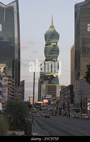 Il grattacielo F and F è una torre di uffici situata a panama Foto Stock