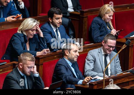 Parigi, Francia. 21 ottobre 2024. Deputato francese e presidente del gruppo Rally Nazionale (RN) nell'Assemblea Nazionale Marine le Pen, deputato francese e membro del Rally Nazionale (RN) Jean-Philippe Tanguy e deputato francese del Rassemblement Nazionale (RN) Sebastien Chenu durante una sessione di dibattito sulla prima parte del disegno di legge finanziario del 2025 all'Assemblea Nazionale, a Parigi il 21 ottobre 2024. Foto di Alexis Jumeau/ABACAPRESS. COM credito: Abaca Press/Alamy Live News Foto Stock