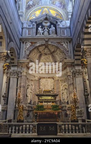 Altare di San Rainerio, patrono di Pisa e dei viaggiatori, nella Cattedrale, Pisa, Toscana, Italia, Europa Foto Stock