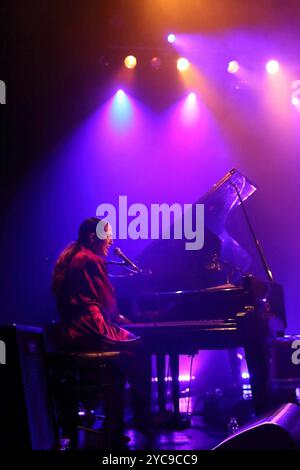 Joan Wasser alias Joan come Police Woman bei einem Konzert im Heimathafen Neukölln a Berlino, 21. Ottobre 2024. Joan nel ruolo della donna della polizia Konzert Berlin *** Joan Wasser alias Joan nel ruolo della donna della polizia in un concerto a Heimathafen Neukölln a Berlino, 21 ottobre 2024 Joan nel ruolo della donna della polizia concerto di Berlino Foto Stock